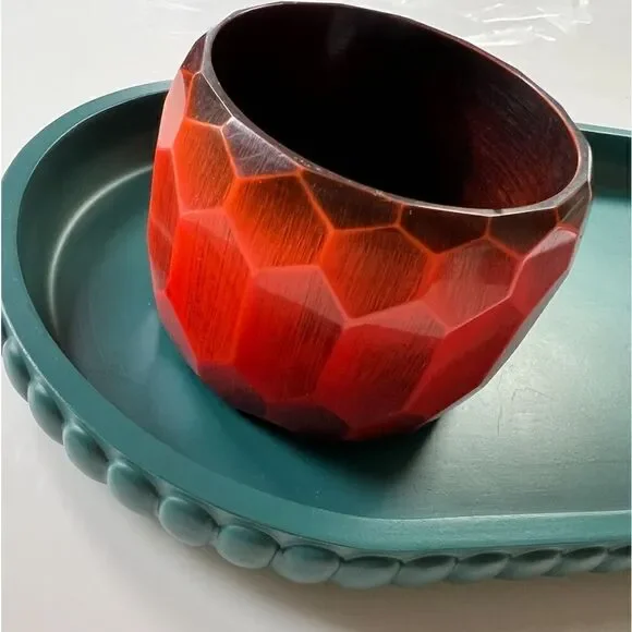 Ginormous Vintage 1970s Bakelite Beveled Black and Orange Bangle Bracelet - Picture 4 of 4